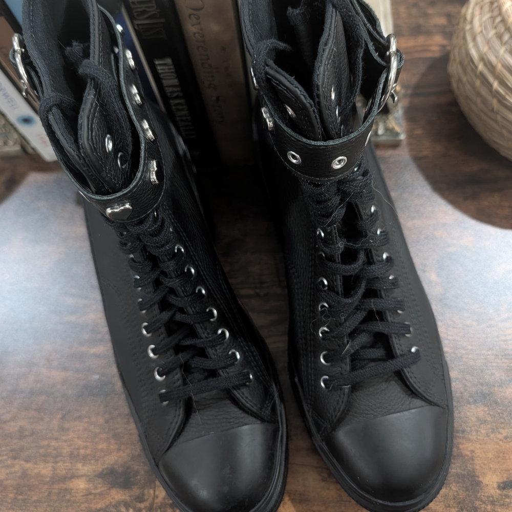 Converse Valentines Chuck 70 De Luxe Heeled Booties in black with heart detail - Picture 3 of 4